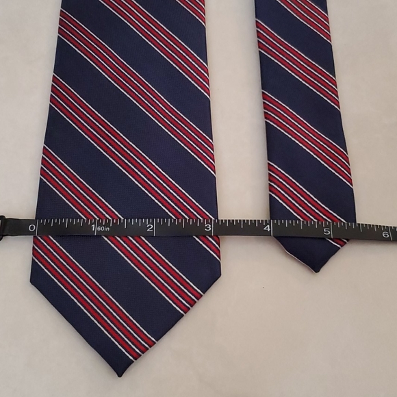 NWT Tommy Hilfiger Men's Diagonal Stripe Tie - Picture 2 of 5